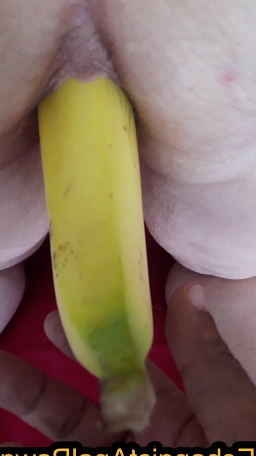 Stretching & gapping my asshole with long banana