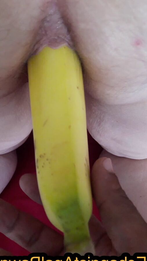 Stretching & gapping my asshole with long banana