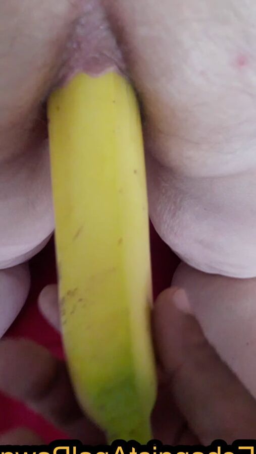 Stretching & gapping my asshole with long banana