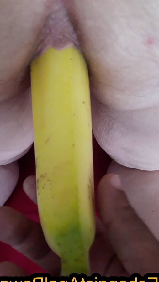 Stretching & gapping my asshole with long banana