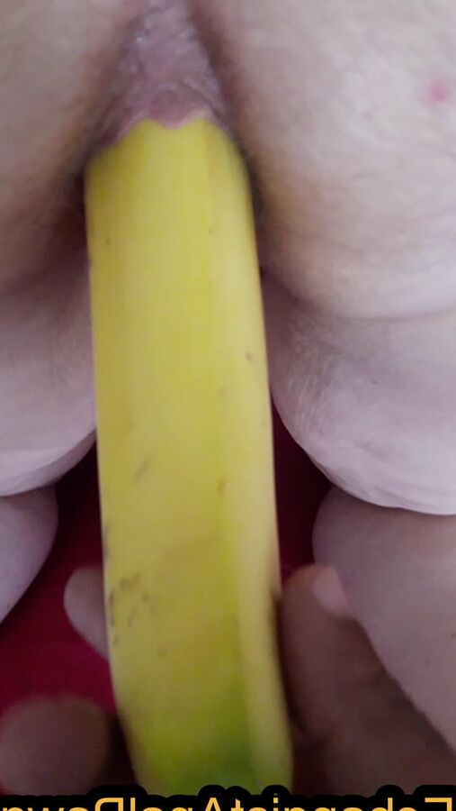 Stretching & gapping my asshole with long banana