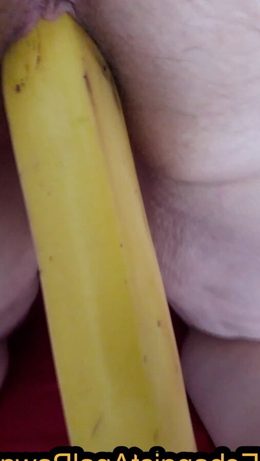 Stretching & gapping my asshole with long banana