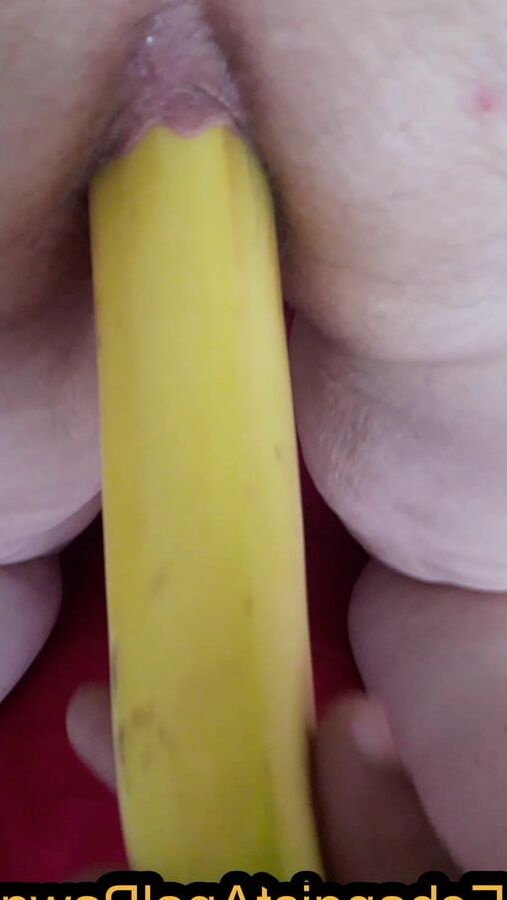 Stretching & gapping my asshole with long banana