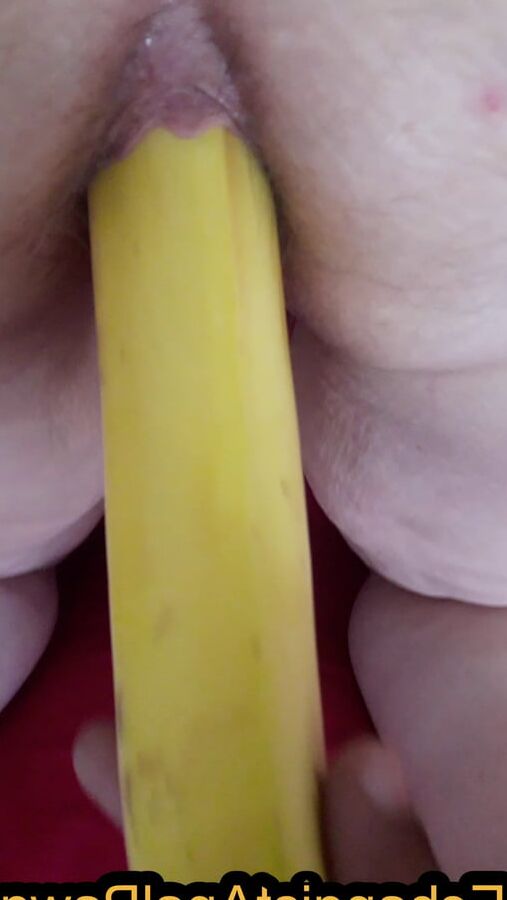 Stretching & gapping my asshole with long banana