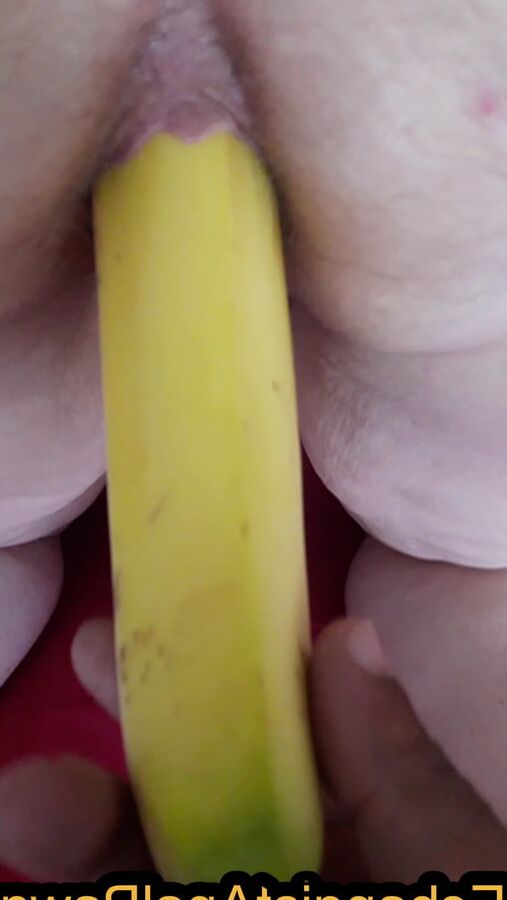 Stretching & gapping my asshole with long banana