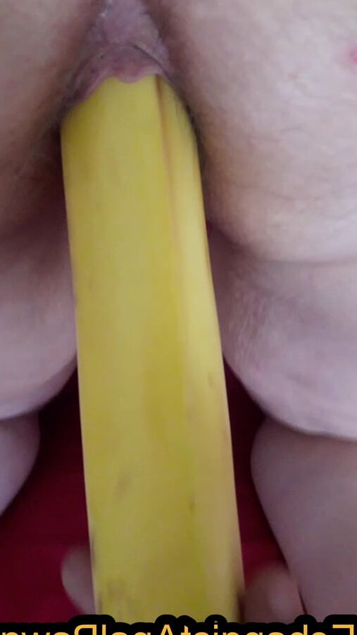 Stretching & gapping my asshole with long banana