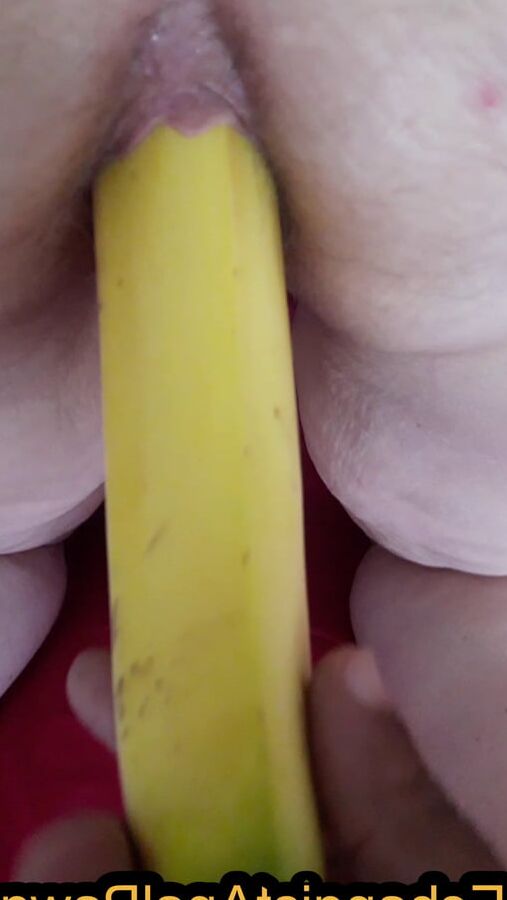 Stretching & gapping my asshole with long banana