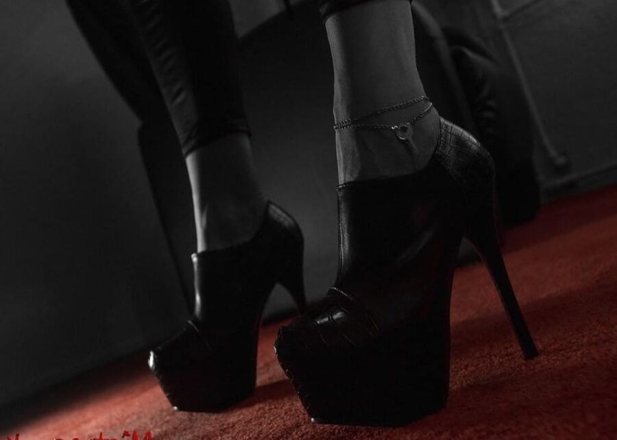 Chastity Keyholder and Cuckoldress - Mistress Kym