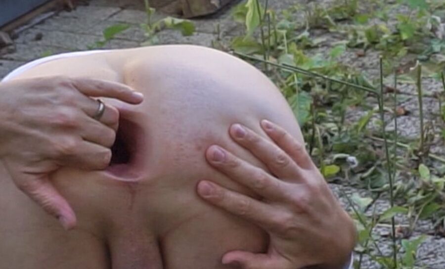 Fresh fruit from my gaping asshole, taste it!