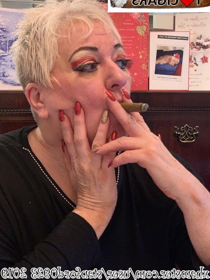 SMOKING XMAS DAY