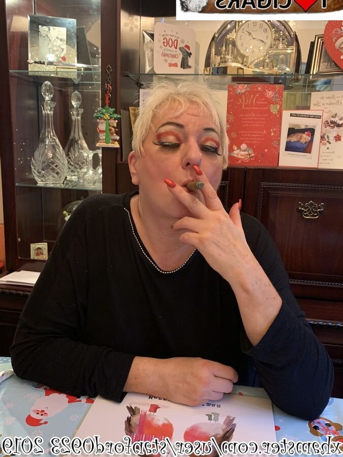 SMOKING XMAS DAY