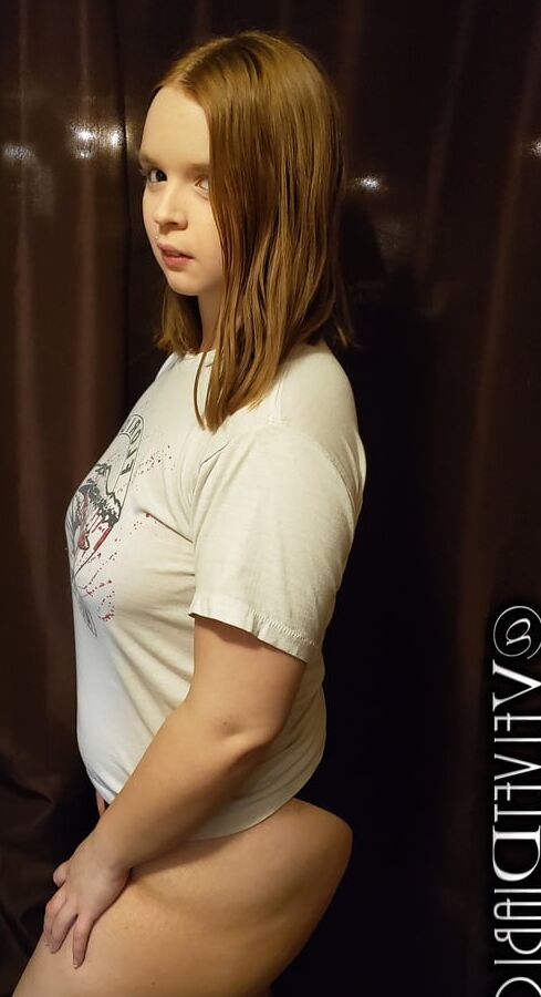 THICC ASS REDHEAD PAWG Velvet Diablo SHOWING HER STUFF