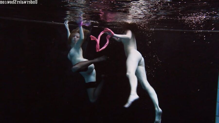 Aneta and Andrejka UnderWaterShow