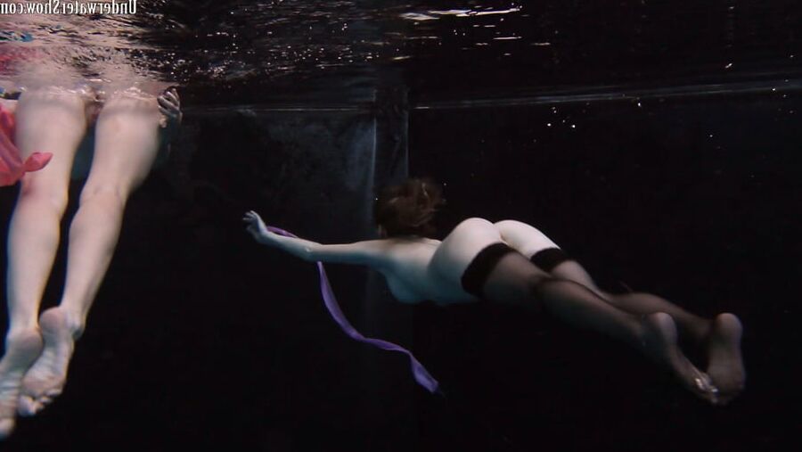 Aneta and Andrejka UnderWaterShow