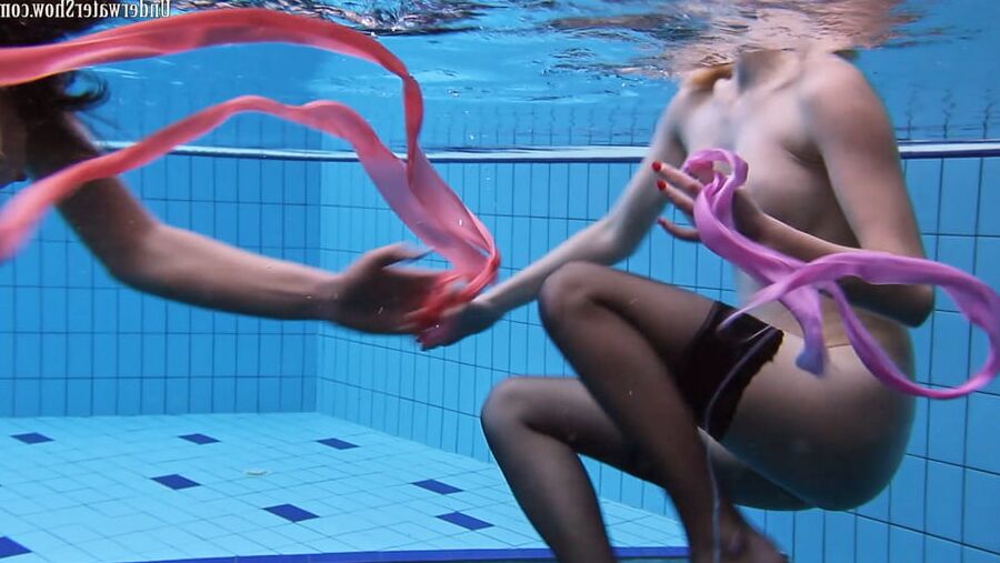 Aneta and Andrejka UnderWaterShow