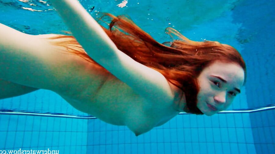 Nina Mohnatka 1 UnderWaterShow