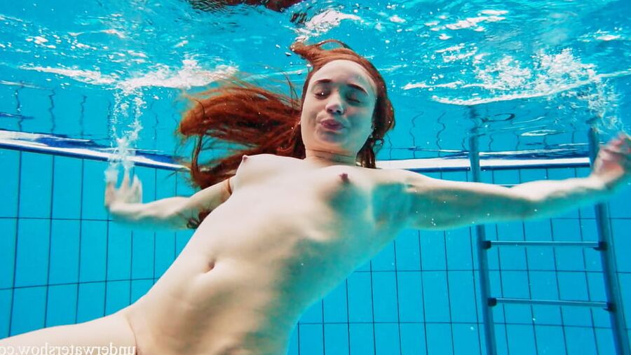 Nina Mohnatka 1 UnderWaterShow