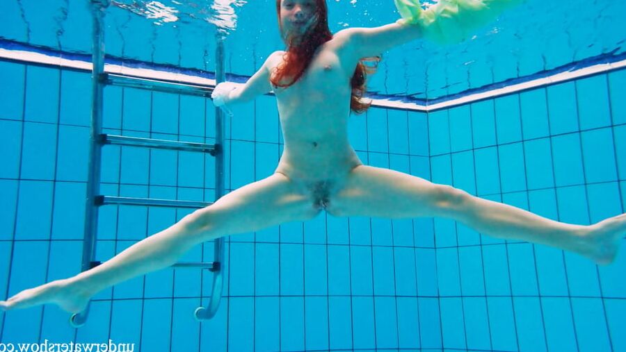 Nina Mohnatka 1 UnderWaterShow