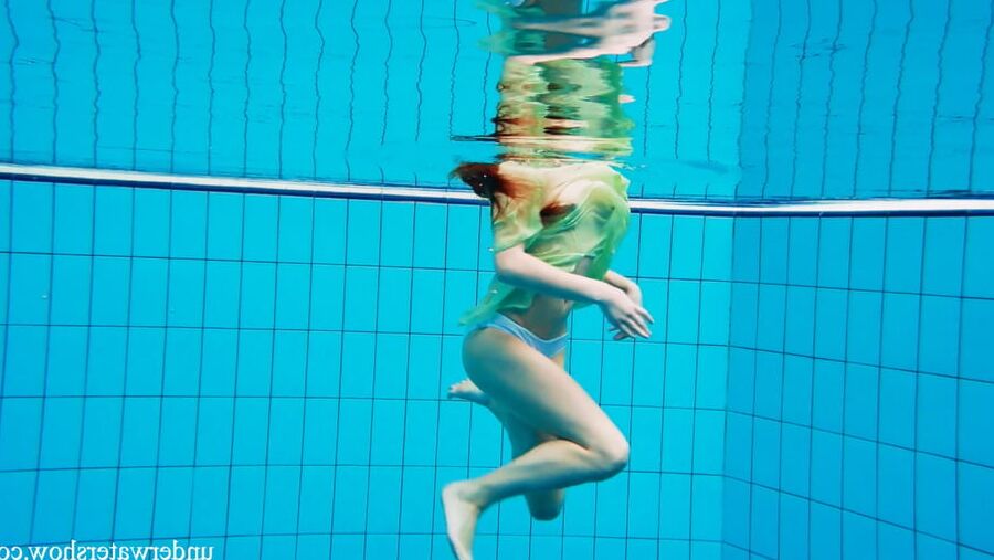 Nina Mohnatka 1 UnderWaterShow