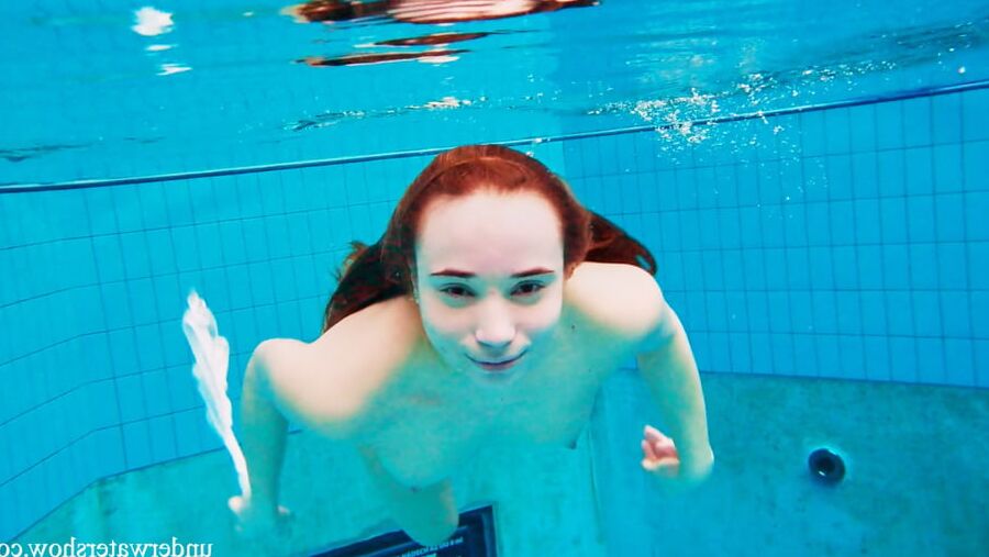 Nina Mohnatka 1 UnderWaterShow