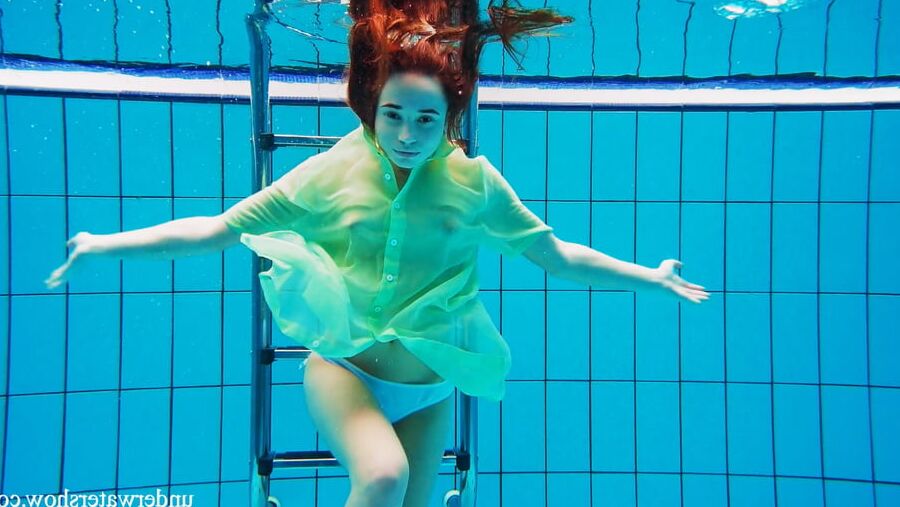 Nina Mohnatka 1 UnderWaterShow