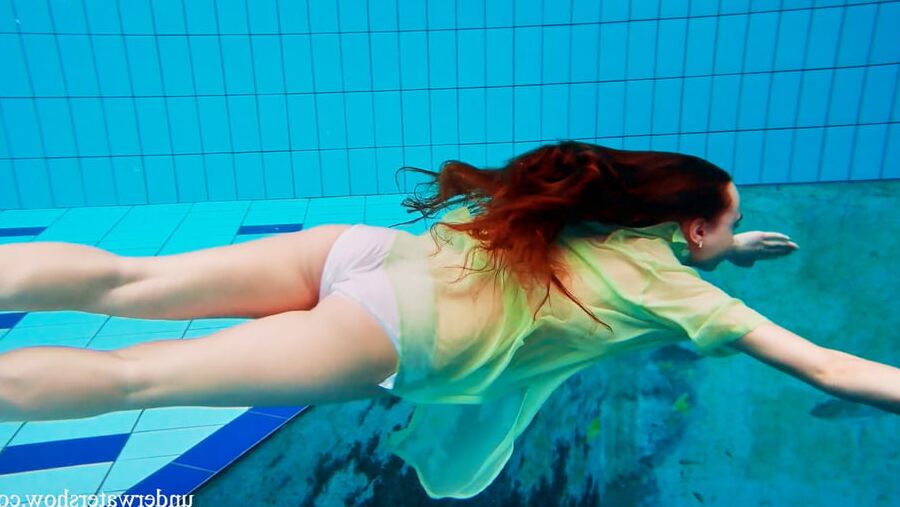 Nina Mohnatka 1 UnderWaterShow