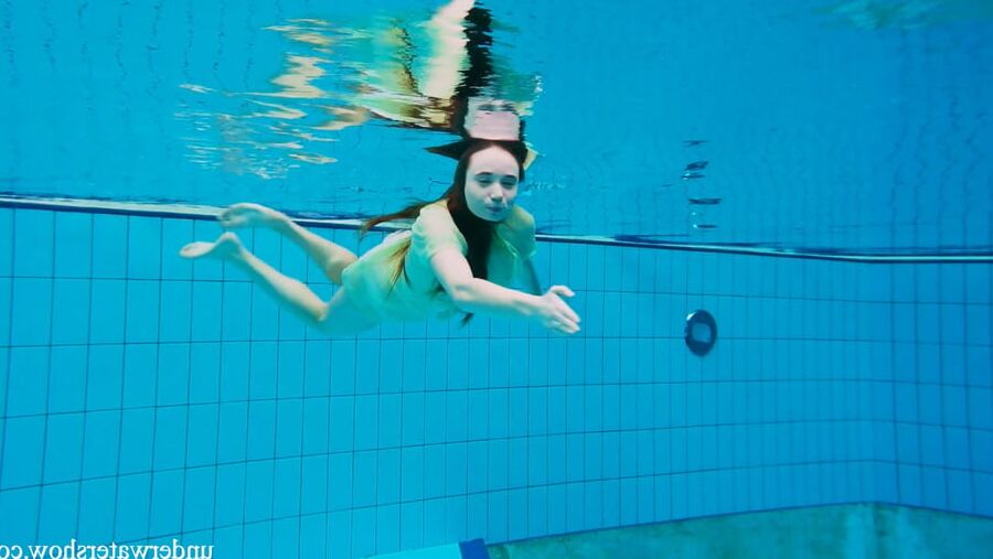 Nina Mohnatka 1 UnderWaterShow