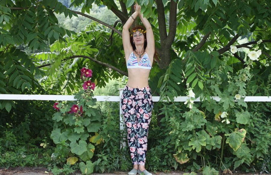 In pants with flofer print