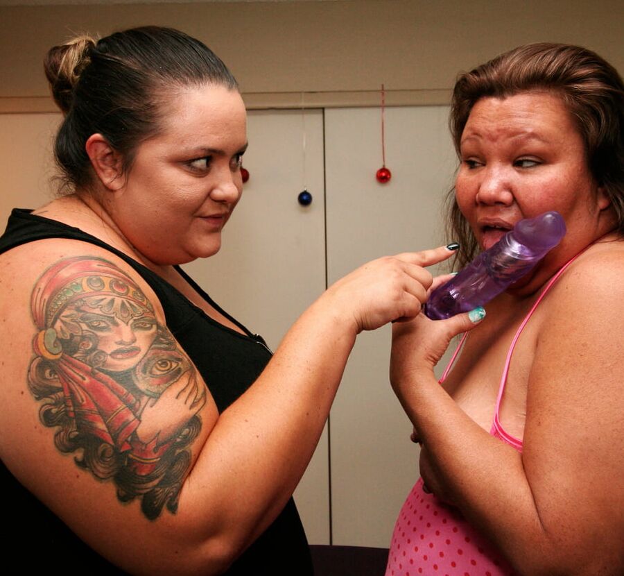 BBW BFF Dildo Fuck