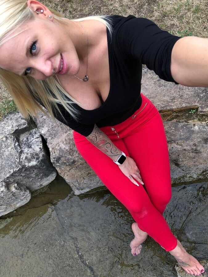 Lara CumKitten - Naughty Posing