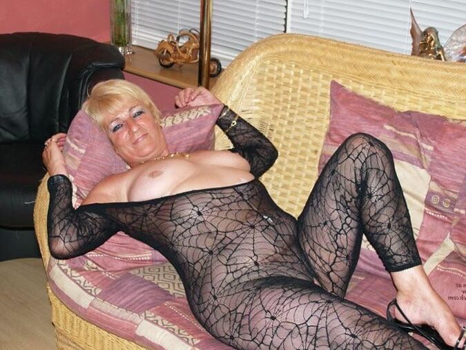 Amateur mature and milf nudes