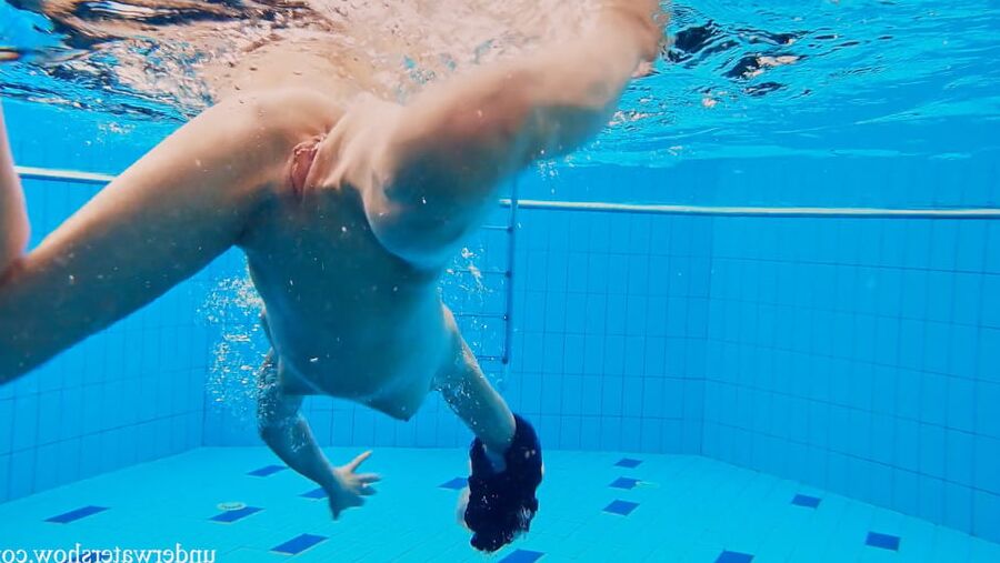 Avenna 1 UnderWaterShow