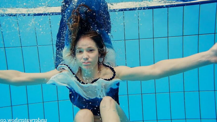 Avenna 1 UnderWaterShow