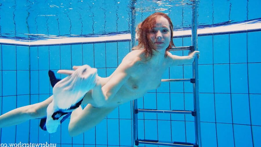 Avenna 1 UnderWaterShow