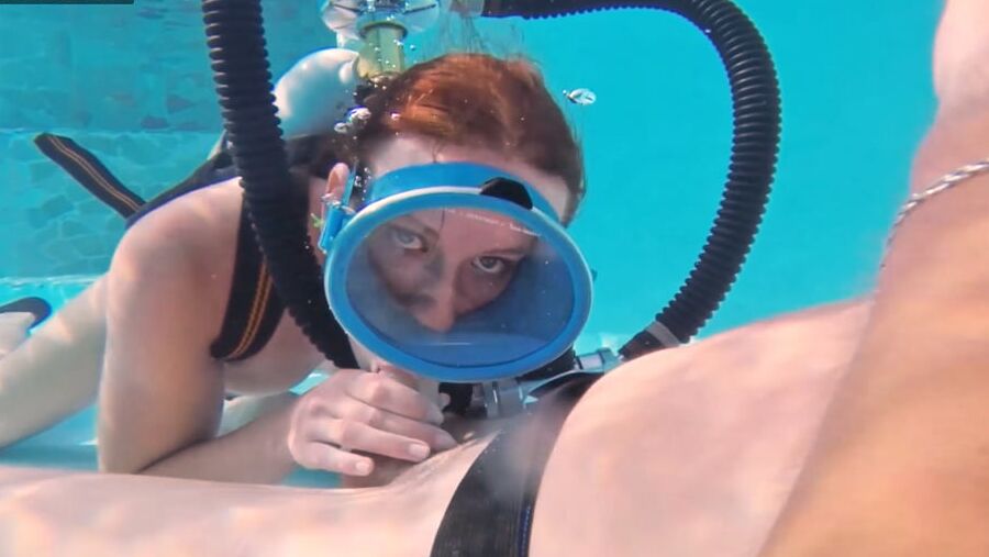 Minnie Manga Pool Sex UnderWaterShow