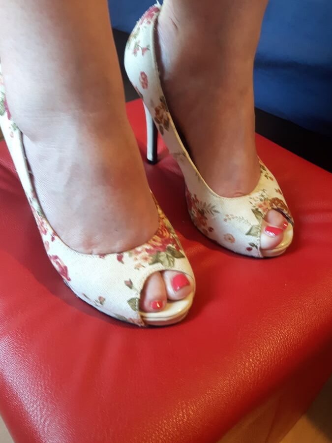 Hot BBW Wife sexy Feet and Heels
