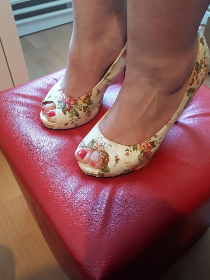 Hot BBW Wife sexy Feet and Heels