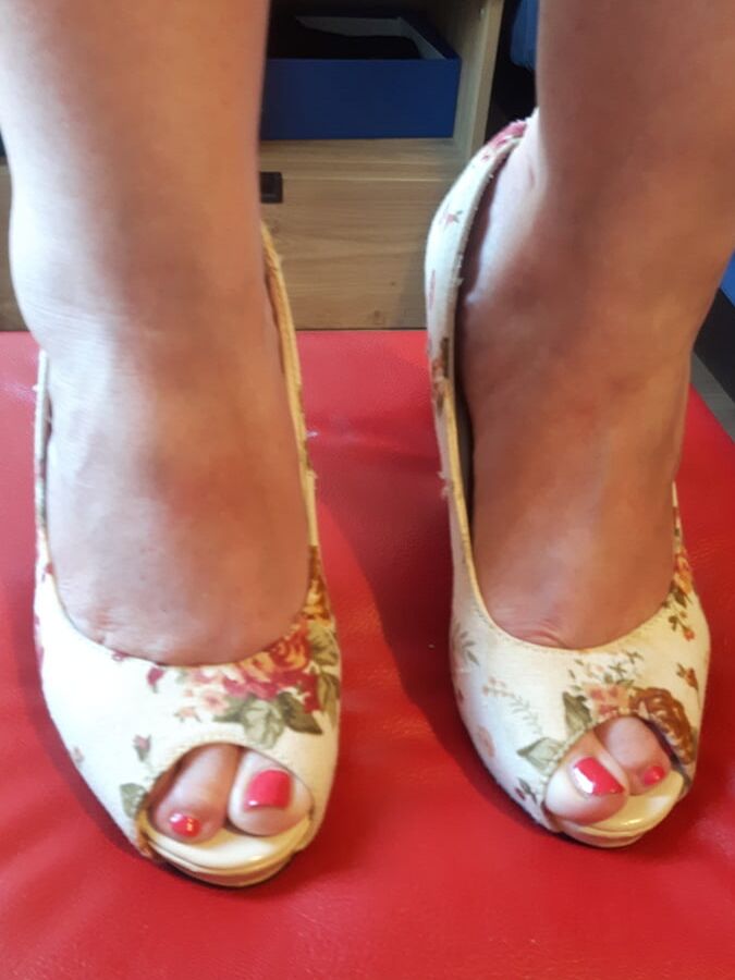 Hot BBW Wife sexy Feet and Heels