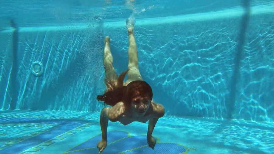 Irina Russaka UnderWaterShow Russian Pornstar