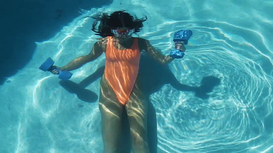 Micha Gantelkina UnderWaterShow Gymnast