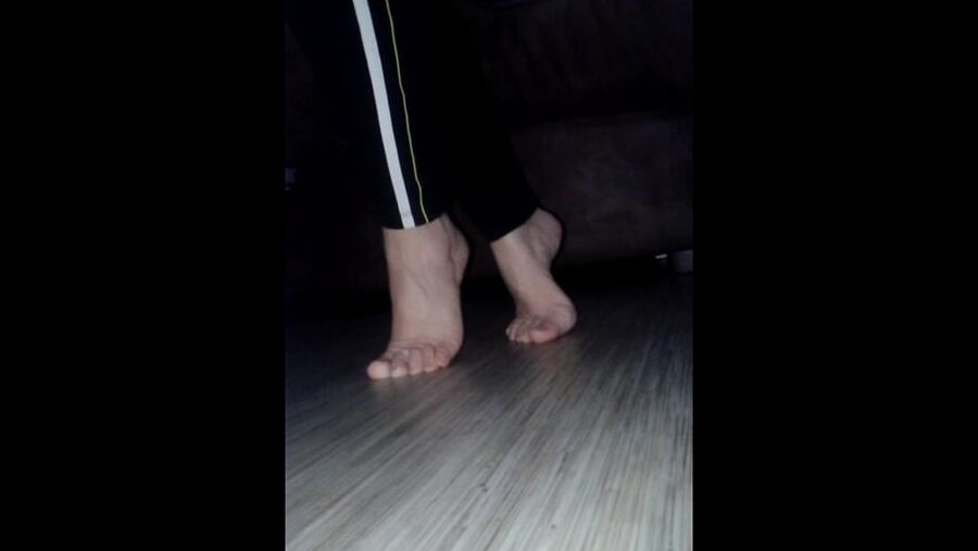 My sexy feet For footjob