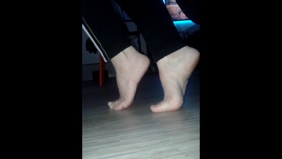 My sexy feet For footjob