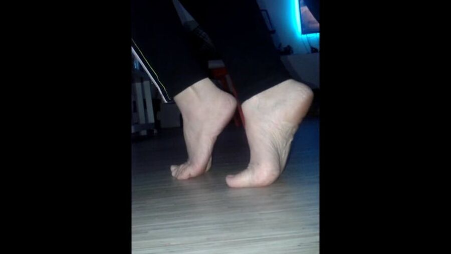 My sexy feet For footjob