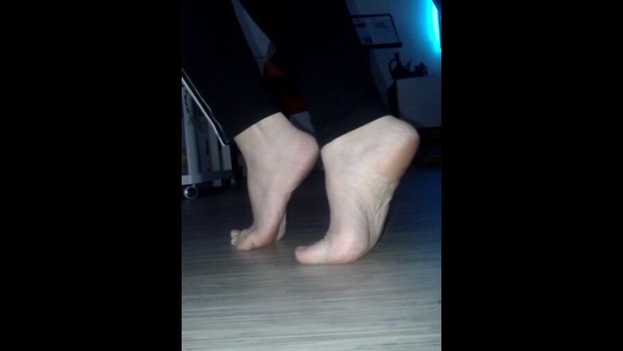 My sexy feet For footjob