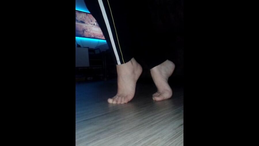 My sexy feet For footjob