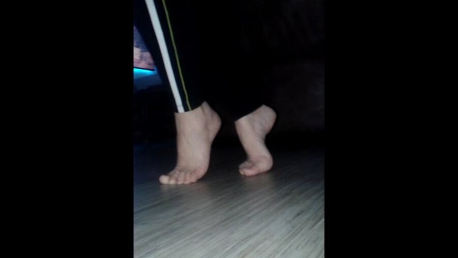 My sexy feet For footjob
