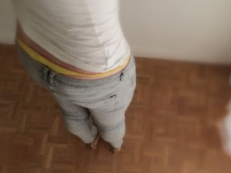 Exposed thongs