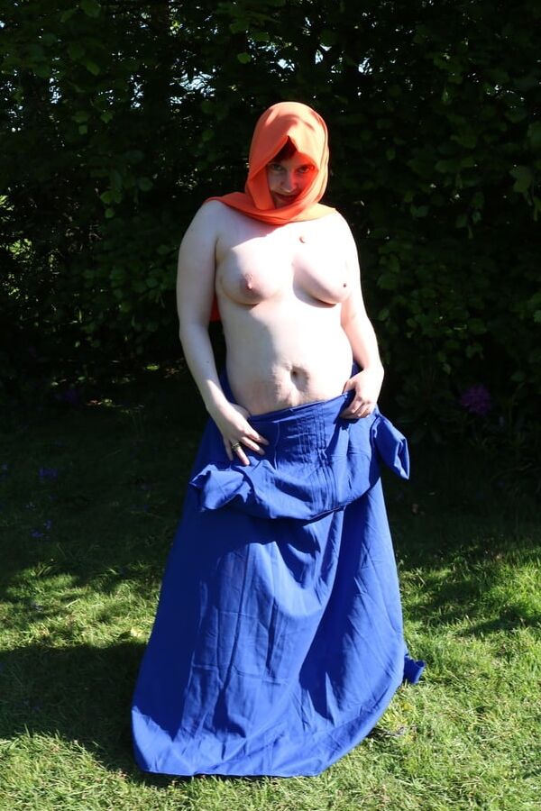 Hijab and abaya flashing outdoors