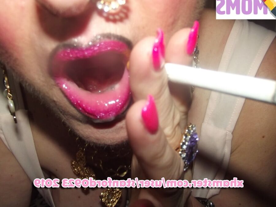 SLUT MOM GIVES BLOWJOB
