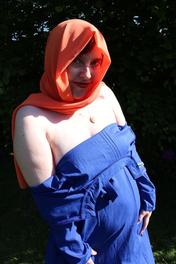 Hijab and abaya flashing outdoors
